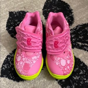 Nike Kyrie Patrick Star size 9C